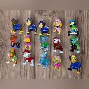15 piece Paw Patrol miniature figures, which are from various theme sets